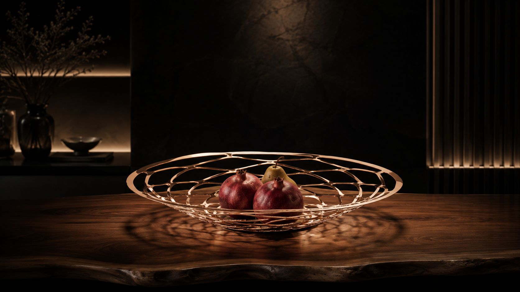 Frucht, Granatapfel, metallische Schale, Tisch, dimmendes Licht