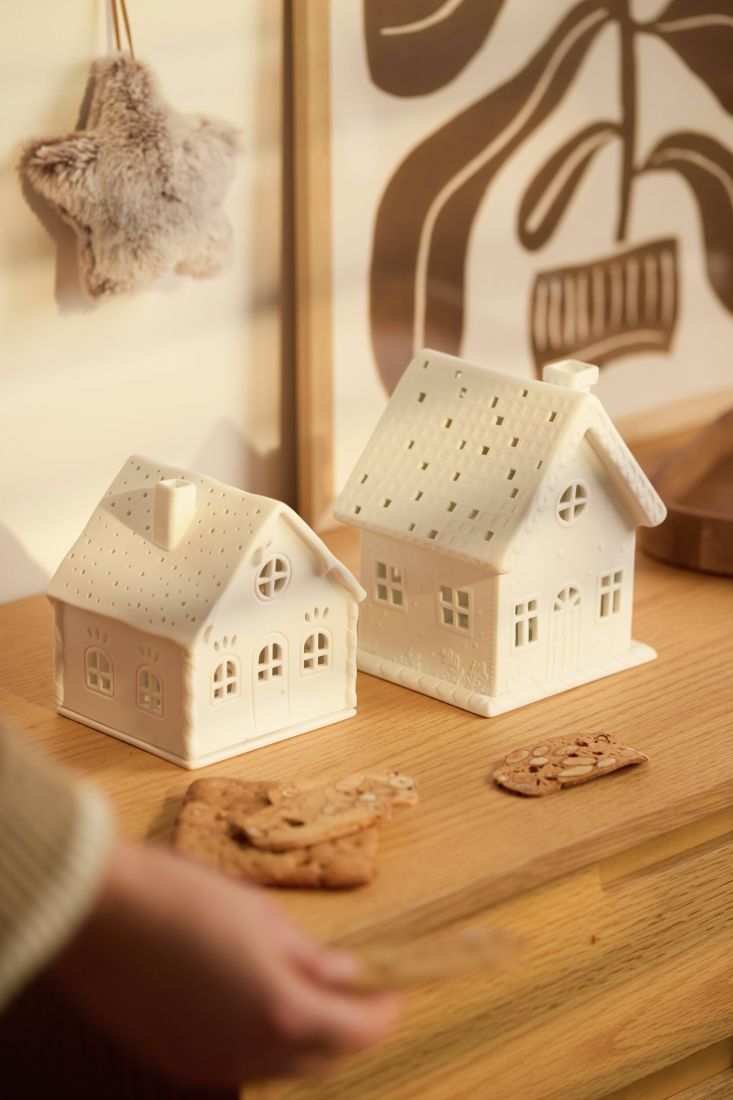 weihnachtsdeko, miniaturhaus, keramikhaus, tannenplätzchen, keramikfiguren