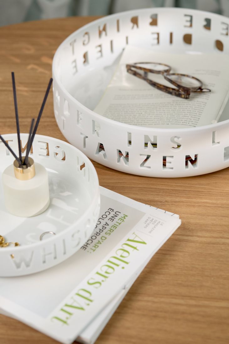deko-korb, schale, kerzenhalter, lesestoff, magazin