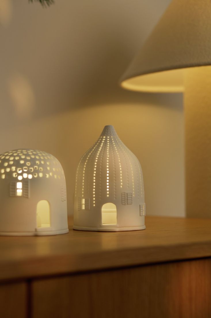 Beleuchtetes räder Porzellan-Lichthaus Linien als stimmungsvolles Dekoelement im Advent