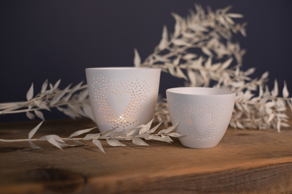 CTLG_Katalo-Kollektion-2021-Moods_LIVING_Seite_171kTO2yPTvdWGzkV Poesielicht aus Porzellan mit Herz-Motiv