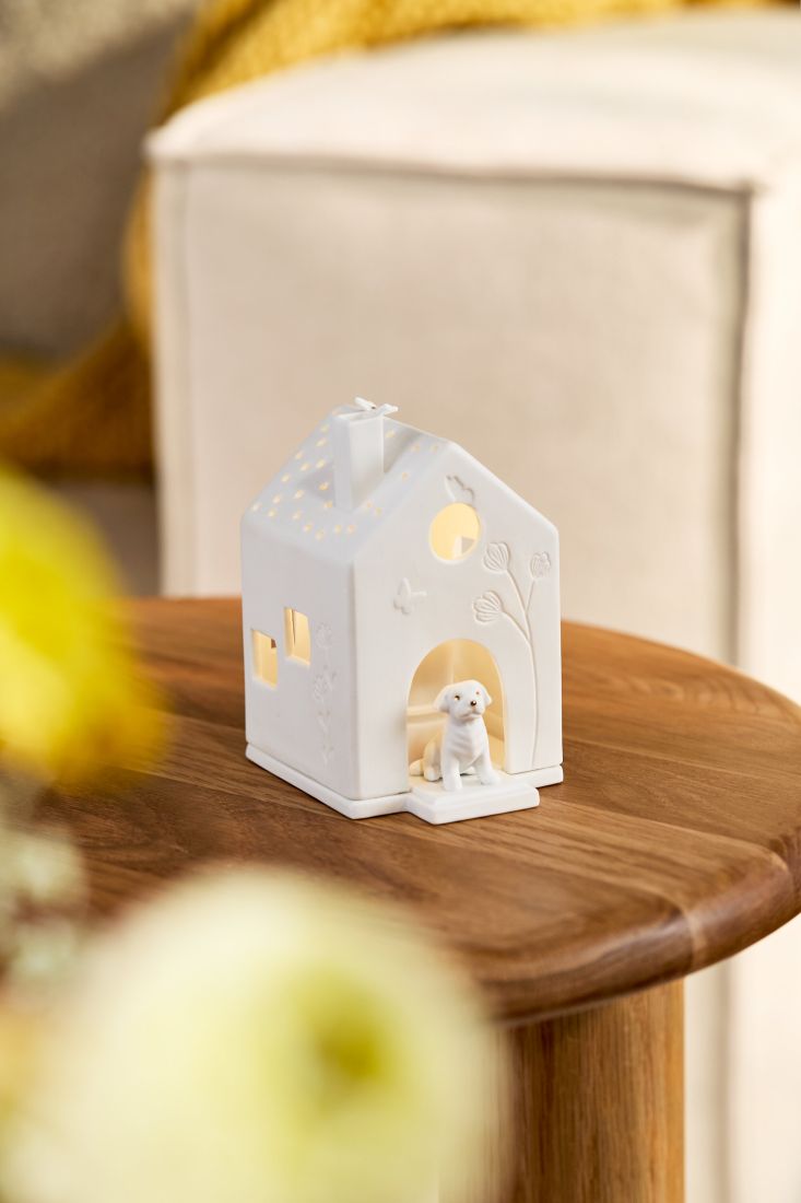 Porzellanhaus, Miniaturhaus, Hund Figur, Lichterhaus, Dekorfigur