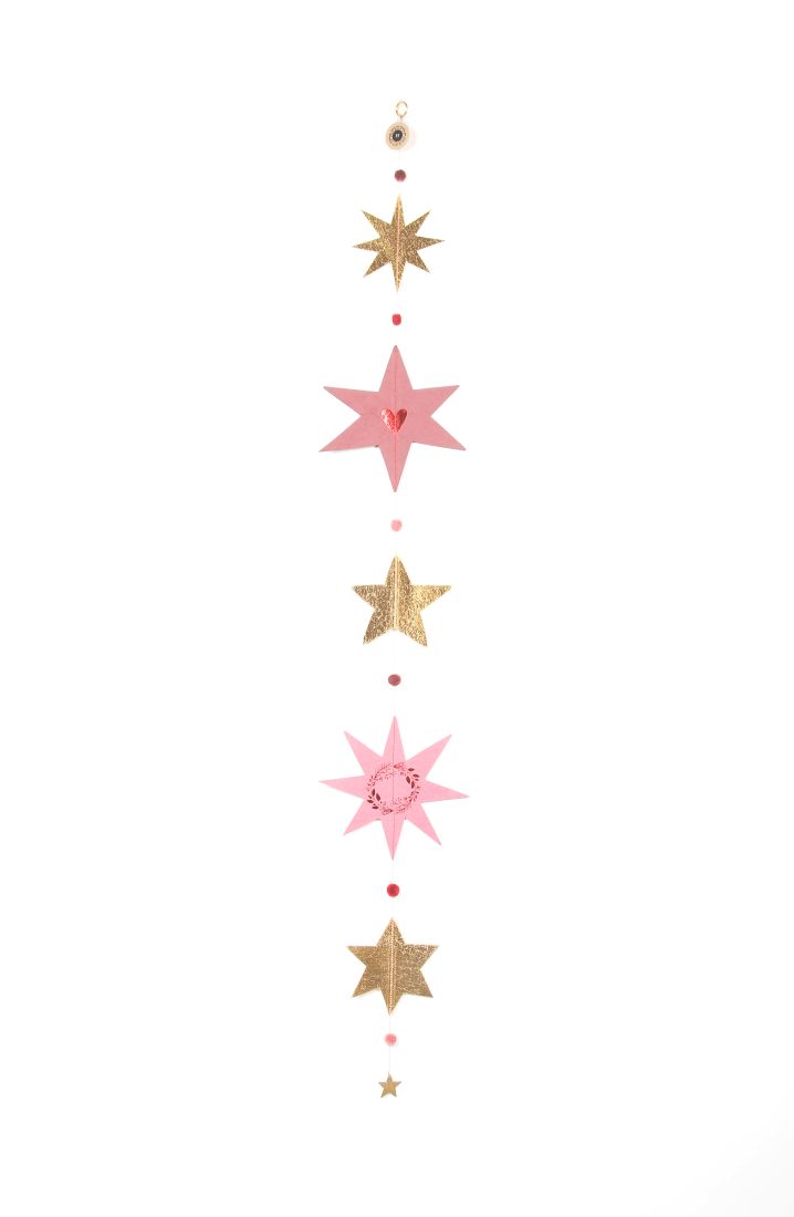 Girlande, Sternenanhänger, Große Sternenkette Rot-Gold 120 cm von Good old friends mit 3D-Papiersternen, goldenen Glitzersternen, rosa Pompoms und Messingring