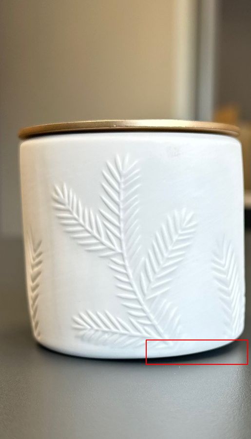 Keramikdose, Weiß, Reliefmuster, Pflanzenmotiv, Holzdeckel