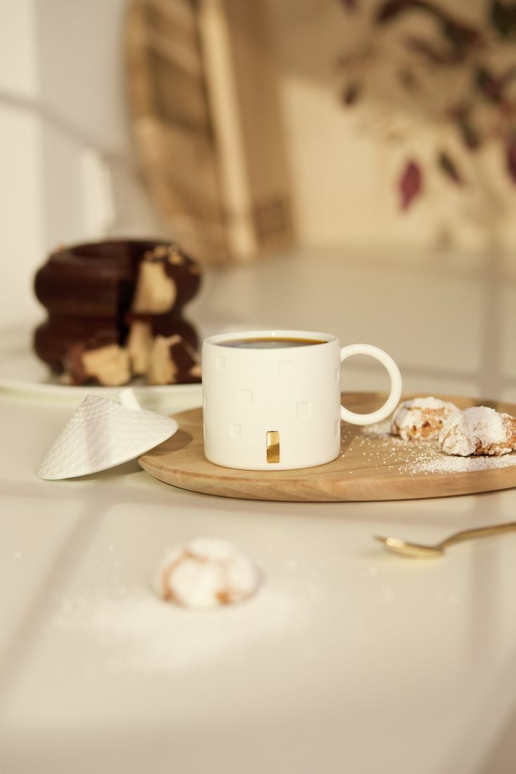 Kaffeetasse, Teetassen-Set, weiße Tasse, Holzteller, Keks/Gebäck