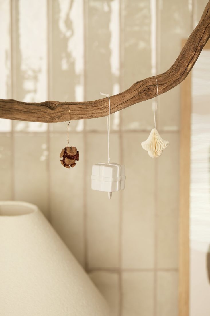 deko-anhänger, holzzweig, weißes schmuckanhänger, miniatur-ornament, anker-ornament