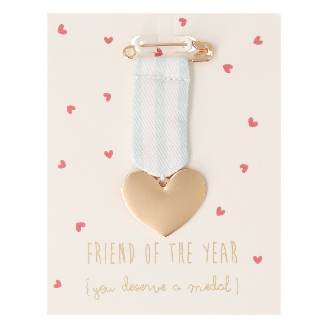 räder Orden Herz Friend of the year als Anstecker platziert auf der passenden kleinen Geschenkkarte