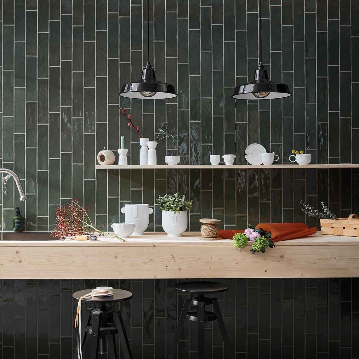 Drinnen, Innenarchitektur, Blumen-Arrangement, Pflanze, Mauer