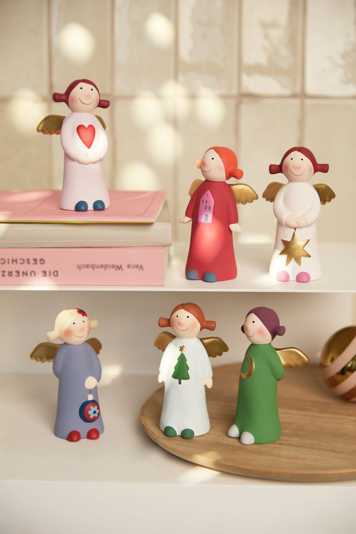 engelfiguren, weihnachtsfiguren, holzfiguren, angelien, farbige figuren