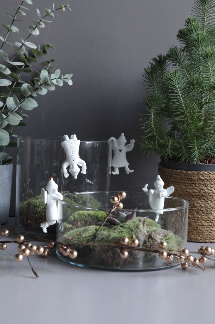 weihnachtsdeko, teller, glasbehälter, mossszene, figuren