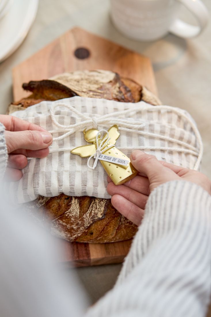 golden gift, Schmetterlingsanhänger, Leinenstoff, Brotlaib, Schnur