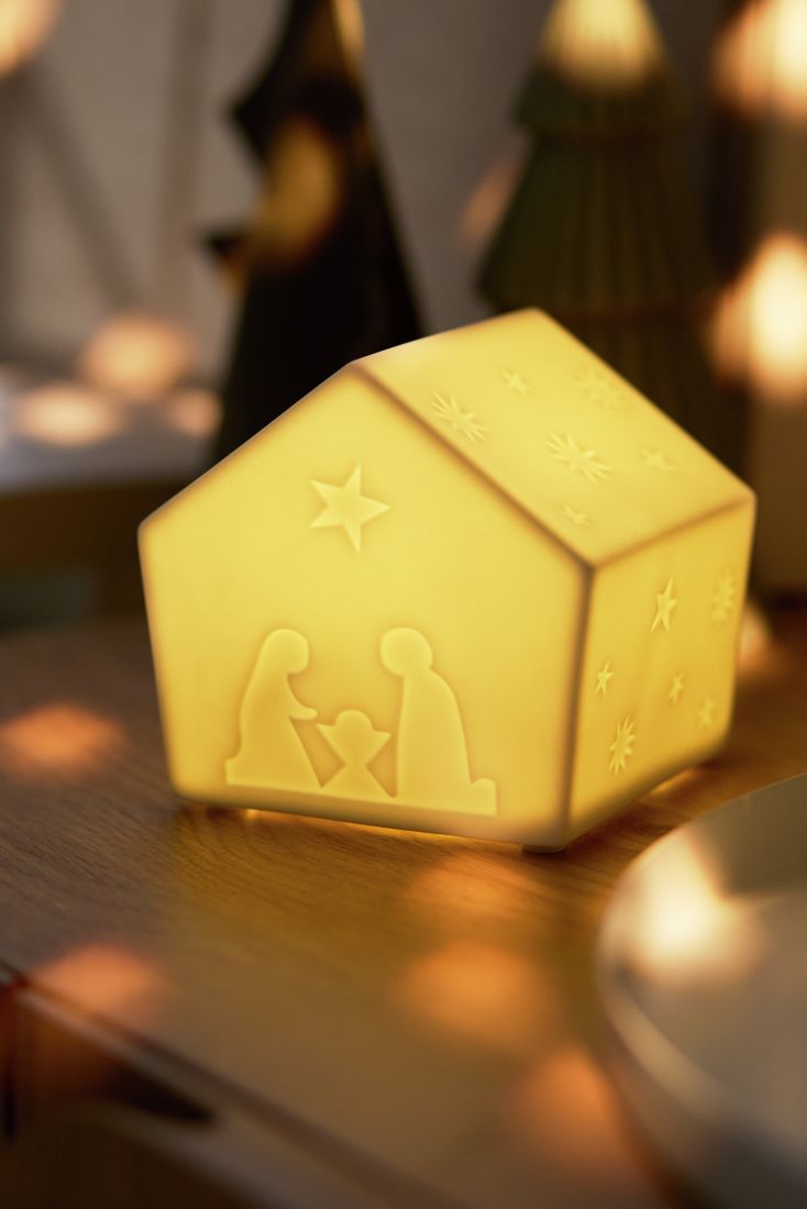 Dimmbare räder Porzellan-Tischlampe mit Krippen-Motiv als stimmungsvolle Weihnachtsdekoration