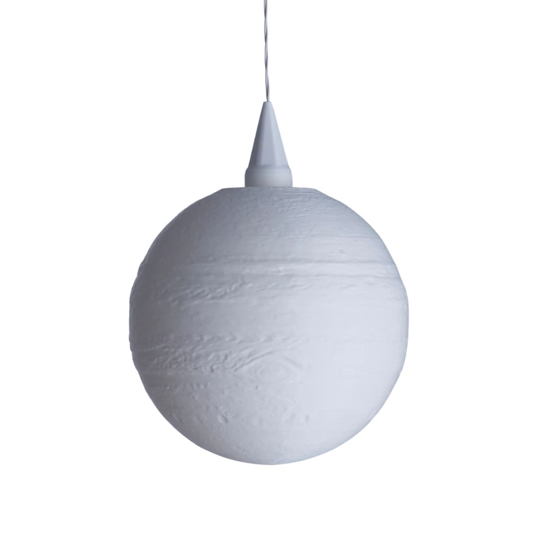 Weißer InnoCreo Lampenschirm Jupiter mit strukturierter Oberflächengestaltung und 10 cm Durchmesser auf einer LED-Aufhängung