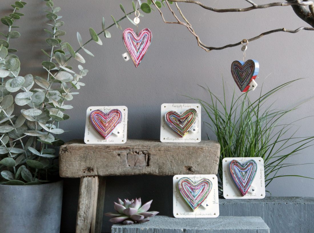 Herz-Anhänger, Quilling Art, Holzunterlage, Deko-Platte, Papptäfelchen