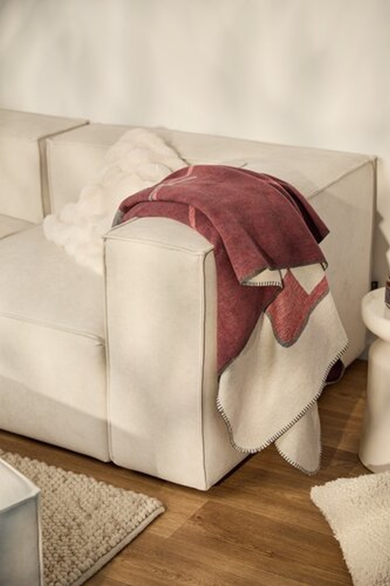 Couch, Mobiliar, Dekoration für Zuhause, Kissen, Handtasche