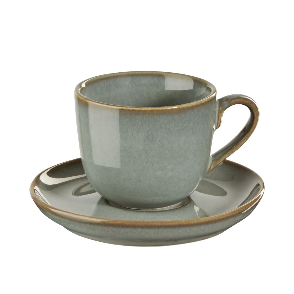 Handgefertigte Cappuccinotasse Eucalyptus von ASA aus Steinzeug auf passendem Unterteller in sanftem Blau-Grün mit feinem Rand