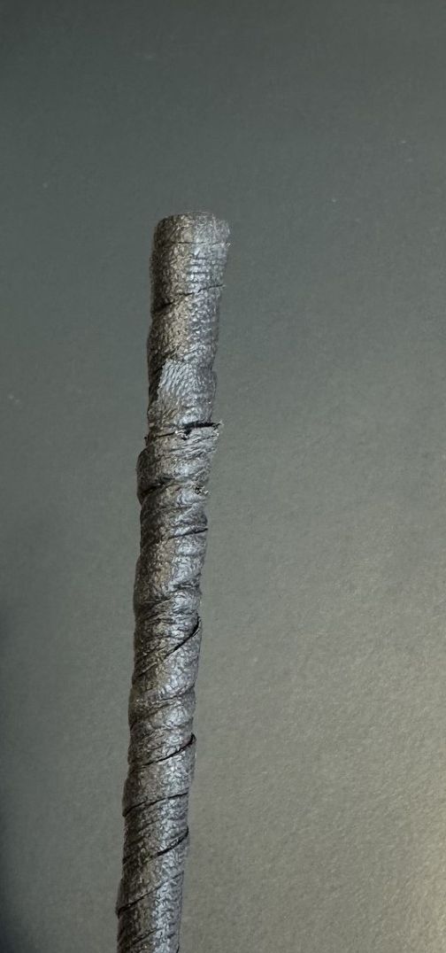 gewickeltes Drahtseil, spiralförmiges Seil, metallischer Twists, texturierter Stab, Kernkabel