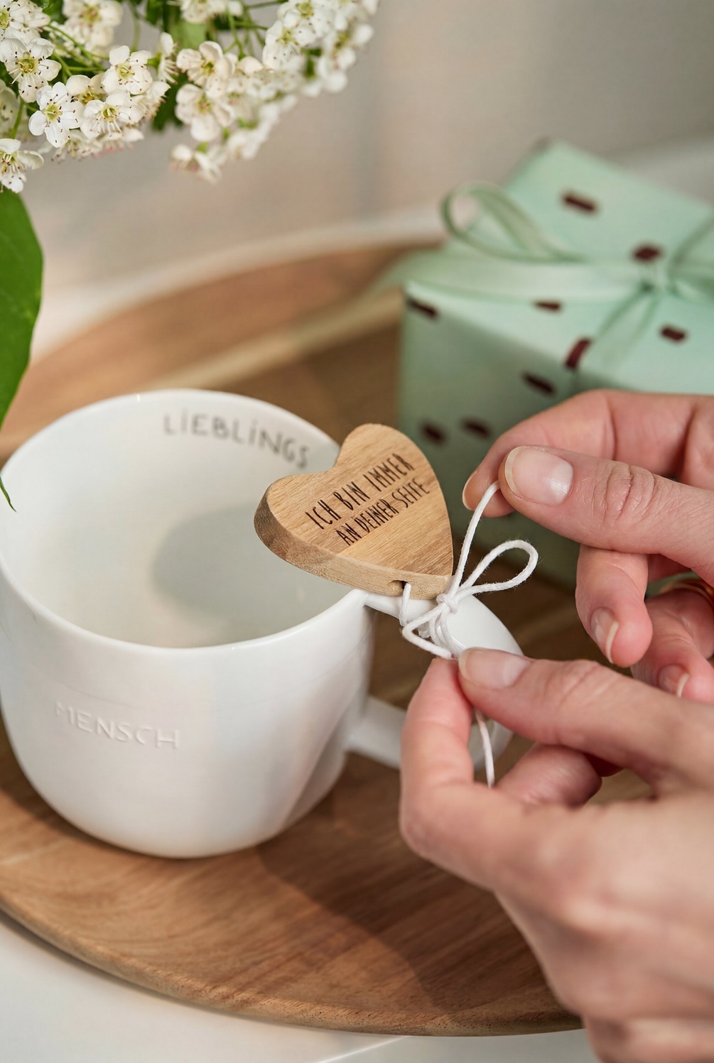 Tasse, Becher, Holzanhänger, Herzform, Grünes Geschenk"