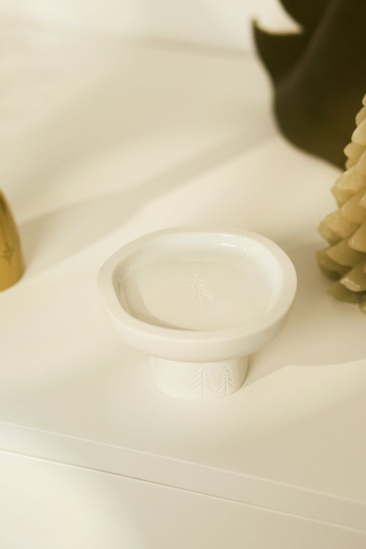 ceramicer bowl, weiße Schale, erhabene Bäume, Standfuß, minimalistische Dekoration