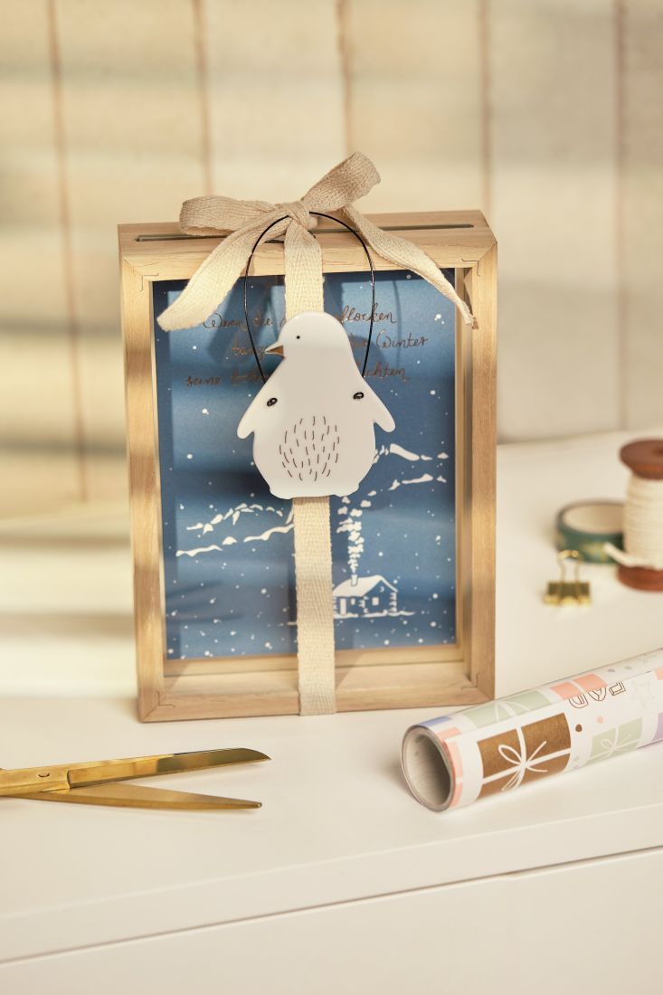 räder Porzellan-Anhänger Pinguin dekorativ an einem Geschenk