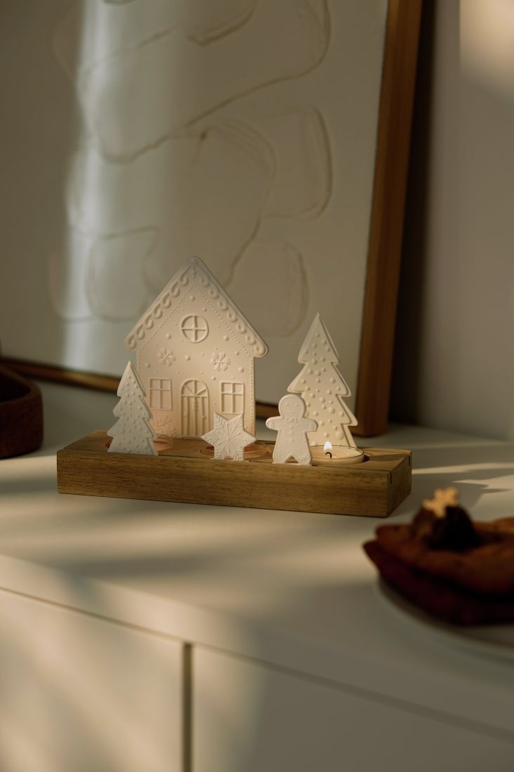 Beleuchtetes räder Porzellan- und Holz-Lichtobjekt Lebkuchendorf für eine gemütliche Lichtstimmung im Advent