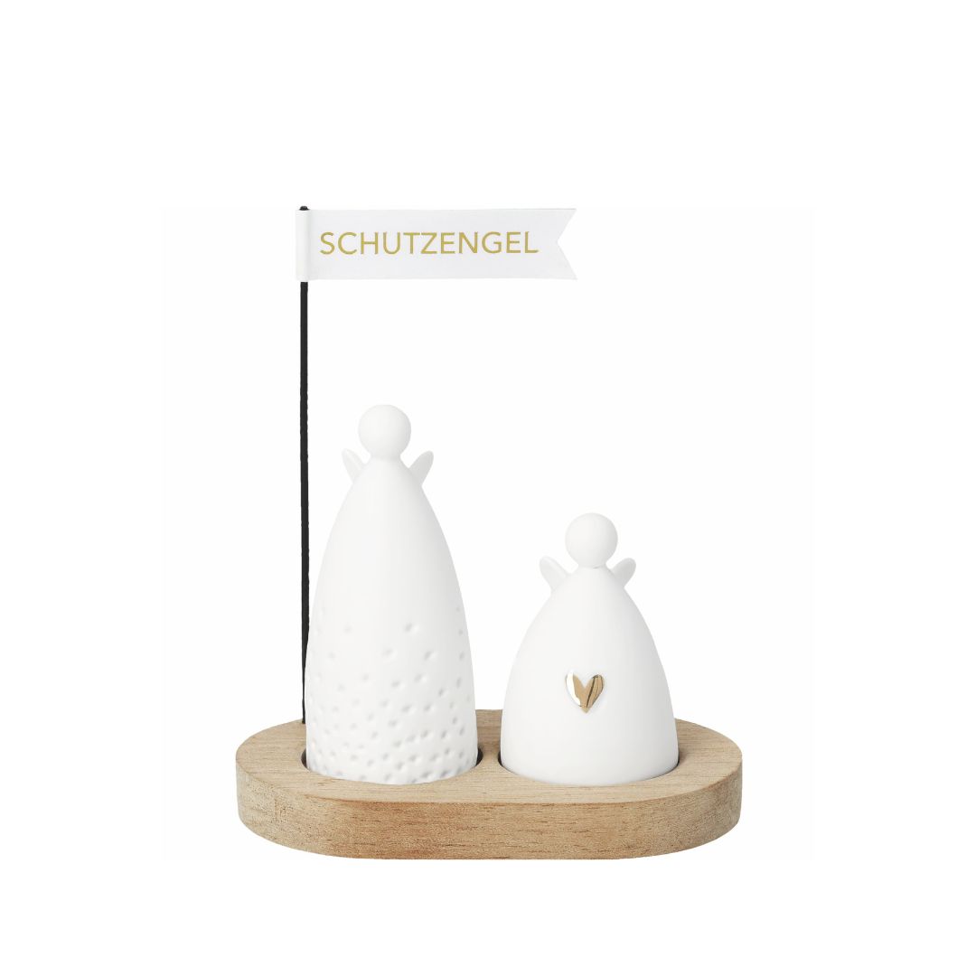 räder Weihnachtsgruß Schutzengel Deko-Set bestehend aus zwei weißen Porzellanengeln auf einer ovalen Akazienholzplatte mit kleiner Schutzengel-Fahne