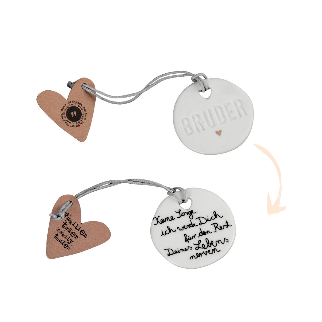 Good old friends Familientaler 'Bruder' aus Porzellan, Ansicht von Vorder- und Rückseite mit goldenem Herz und lustigem Spruch