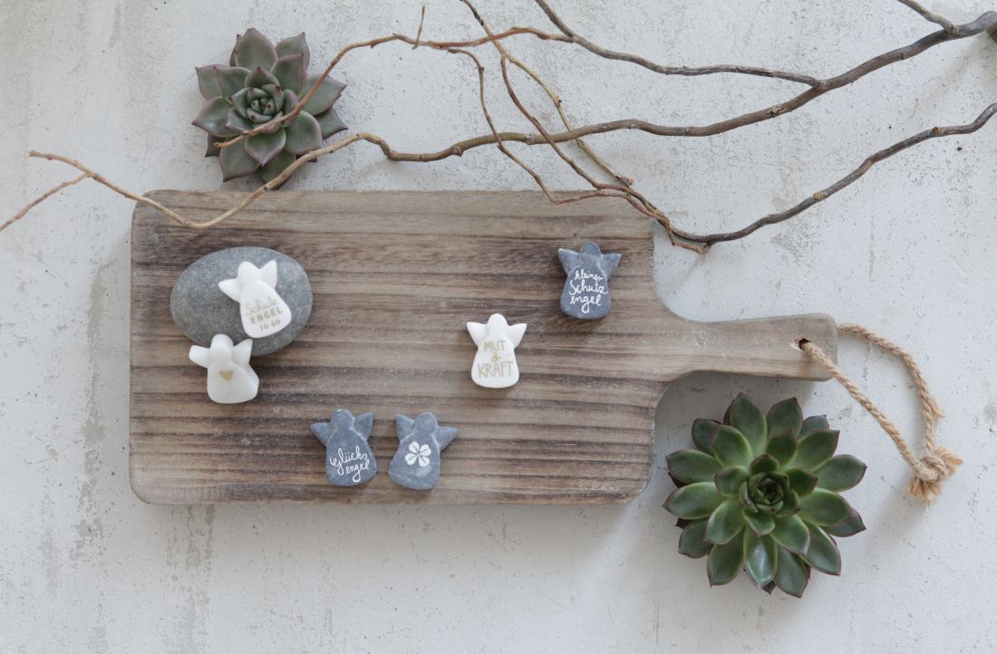 aquarmel, miniature resin flowers, stone magnets, succulent decor, wooden tray