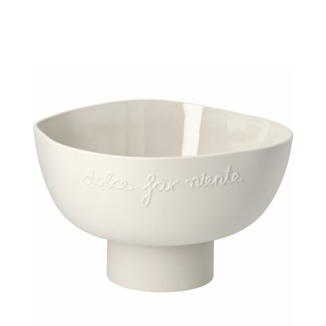 Nahaufnahme des Hoch-Reliefs dolce far niente auf der beigen Außenseite der Fußschale