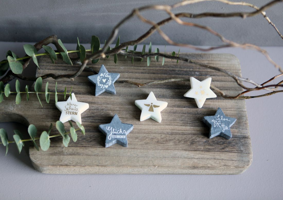 Sterne, Keksstempel, Starform, Blau/Grau, Holzunterlage