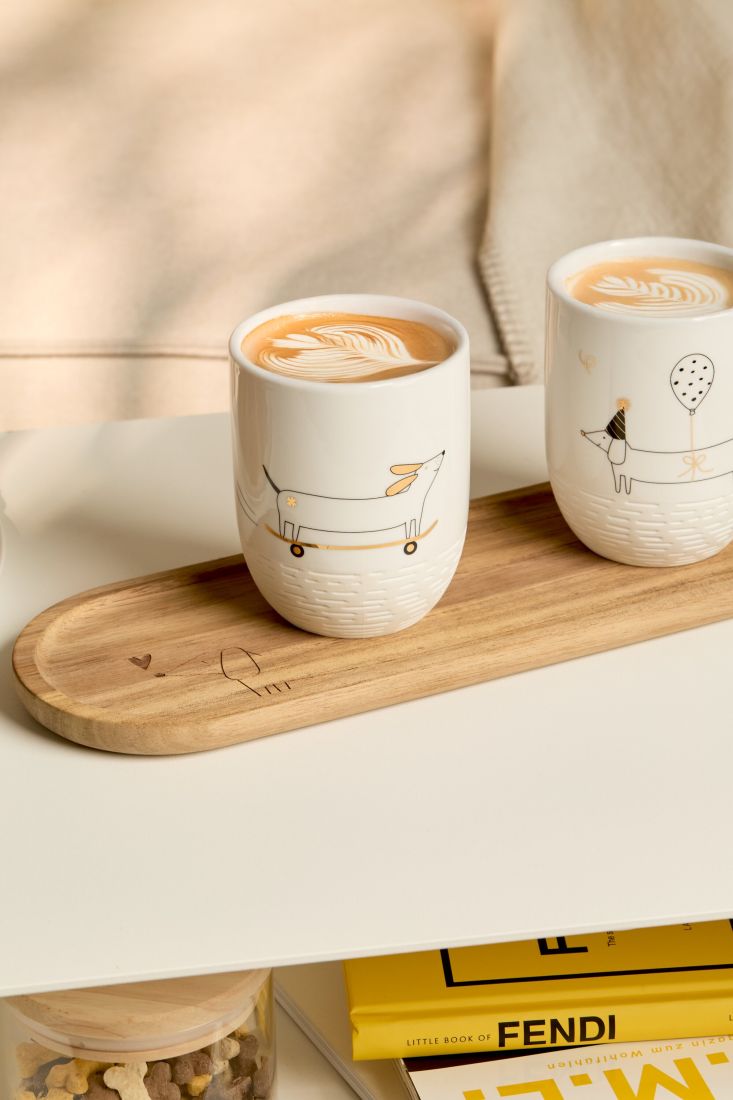 coffee mugs, keramikbecher, latte art, holzbrett, niedliche illustration
