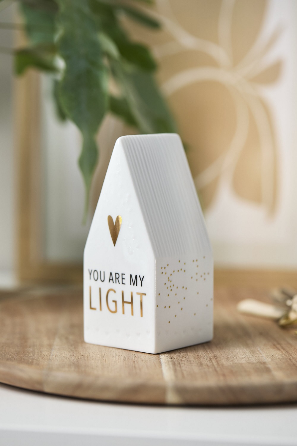 Dekofigur, Miniaturhaus, Herzmotiv, Weißer Keramik, LED Diffuser