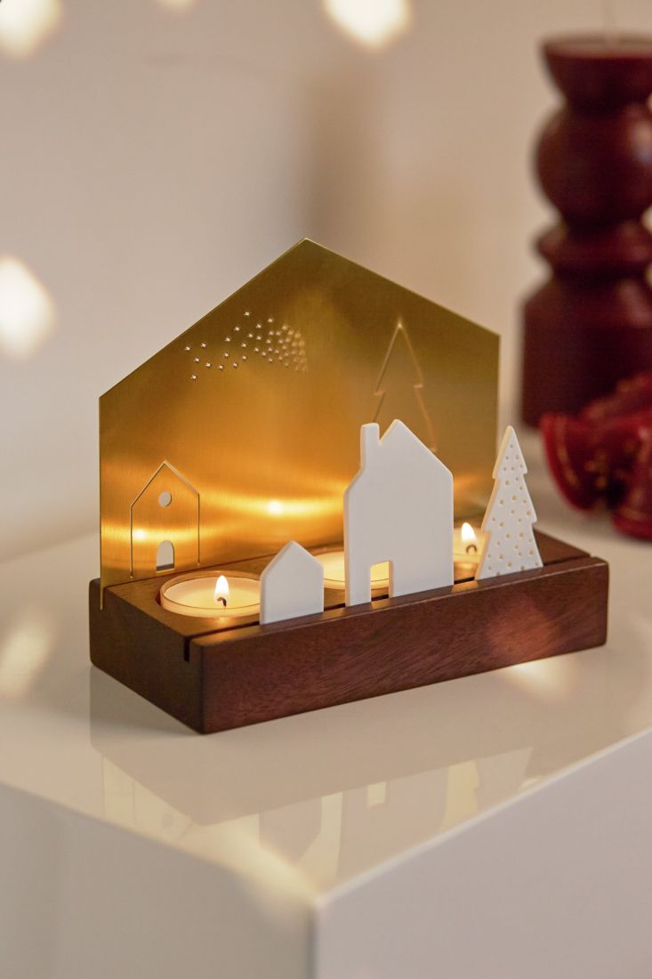 Deko-Szene, LED-Kerzen, Holzunterbau, Weihnachtsdeko, Miniaturhäuser