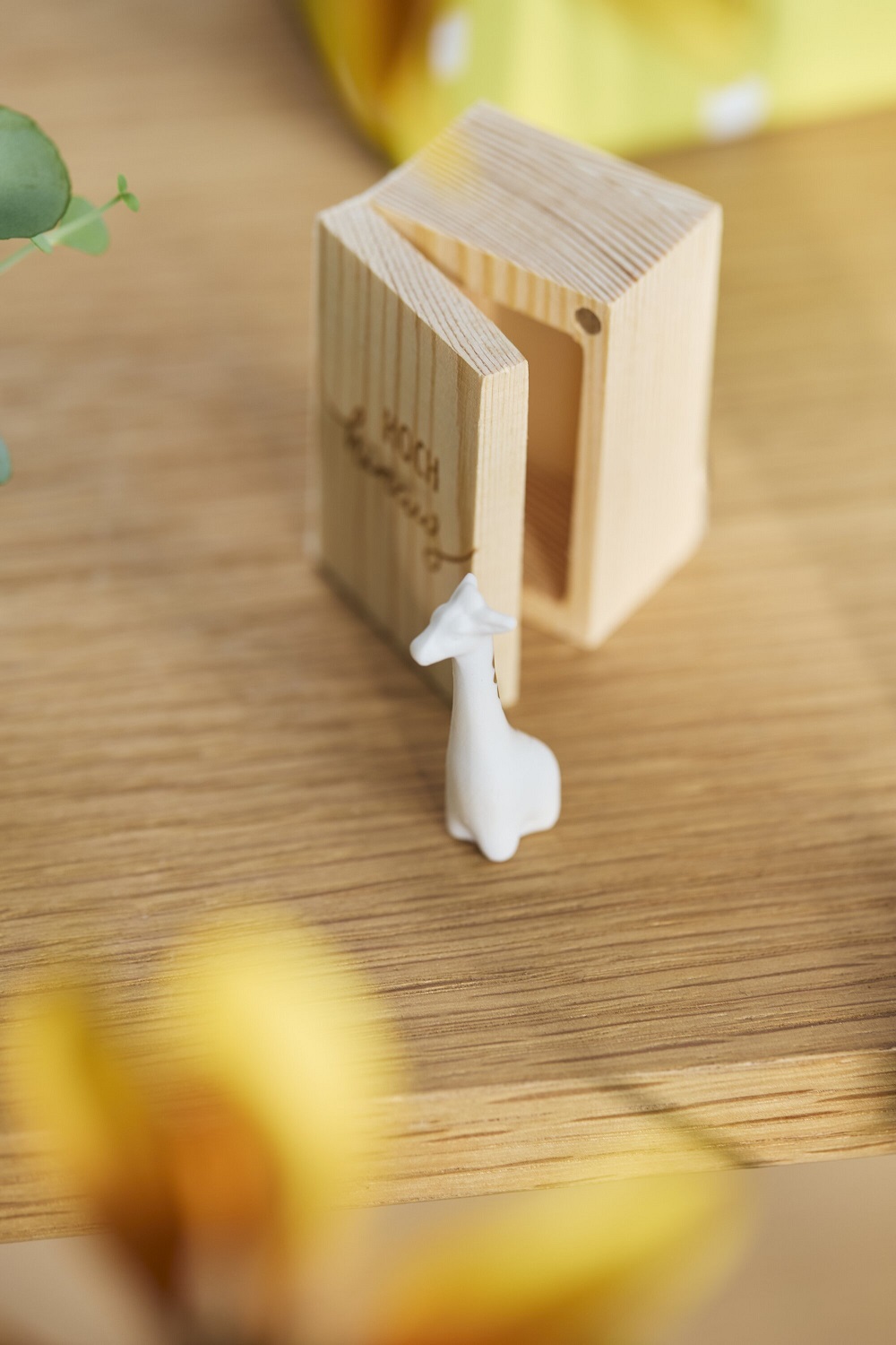 Holzblock, Holzhaus,  Miniatur, Giraffenfigur, Tischdekoration