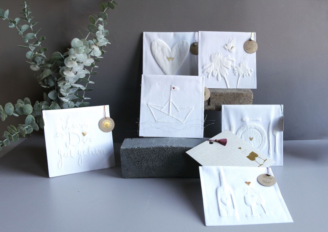 weiße karten, Embossed-Design, Papierkarten, Herzprägung, Notizkarten
