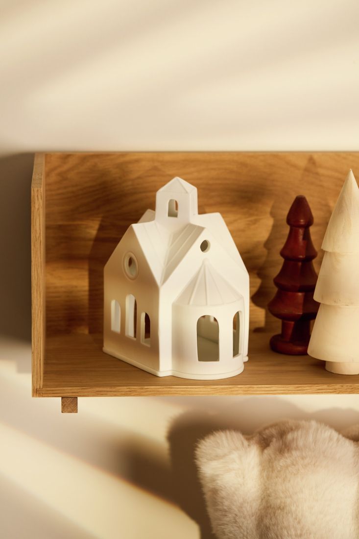 Weihnachtsdeko, Miniaturhaus, Porzellan, Weiß, Holzschränkchen