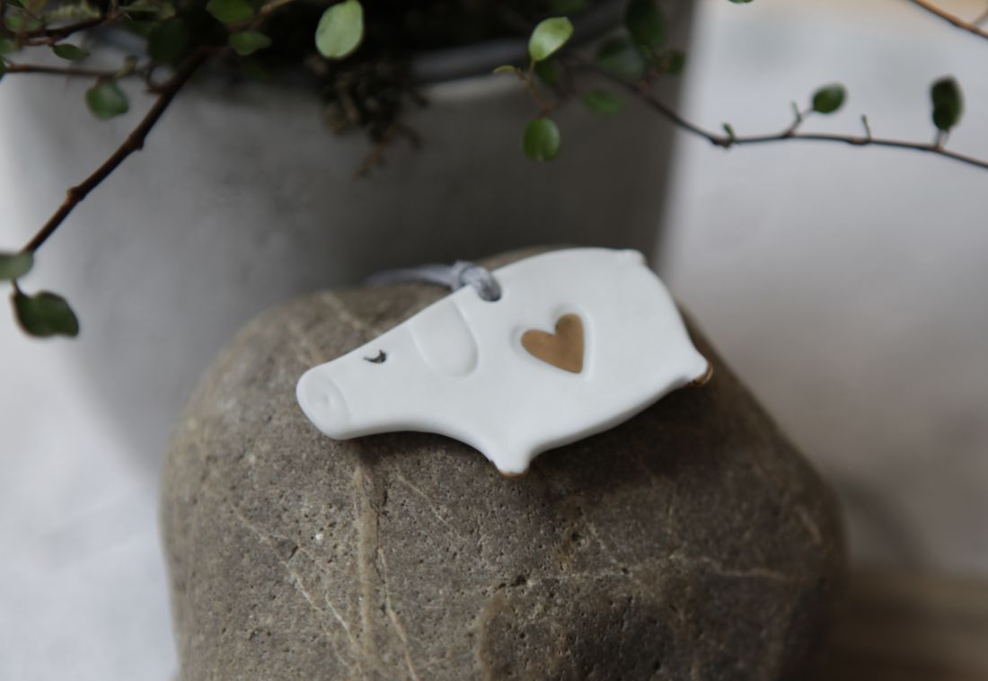 Porzellan, Tierform, Schwein, Herzloch, Geschenkanhänger