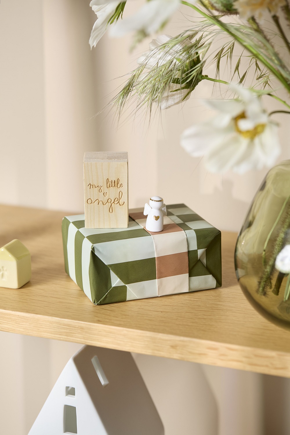 Geschenkverpackung, Geschenkbuch, Holzstempel, Miniaturfigur, Dekoration