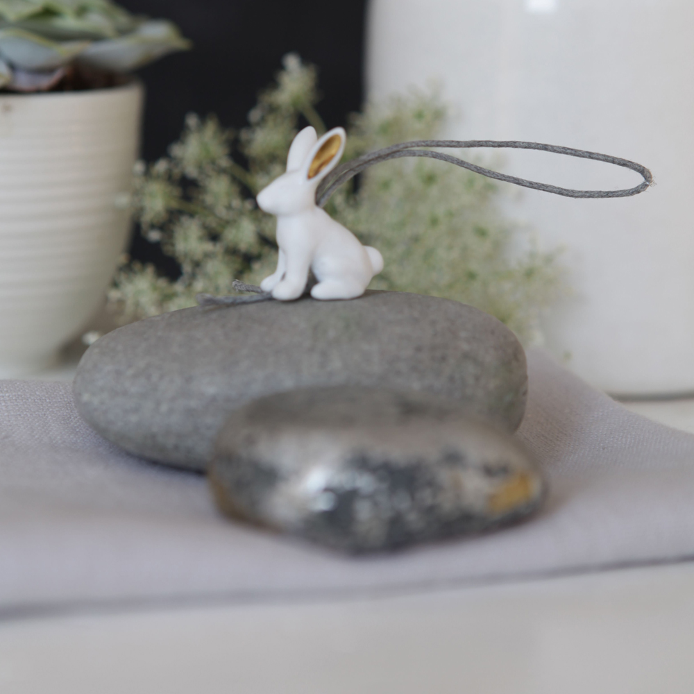 gof15337-3 Kleiner Hase auf Stein