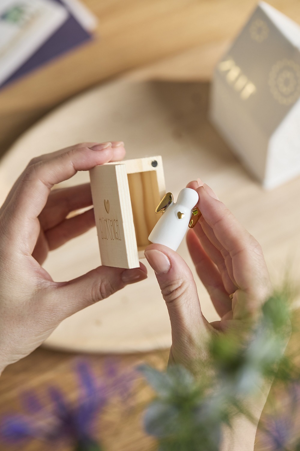 Schmuckfigur, Anhänger, Weiß, Herzdetail, Kleiner Boxeninhalt